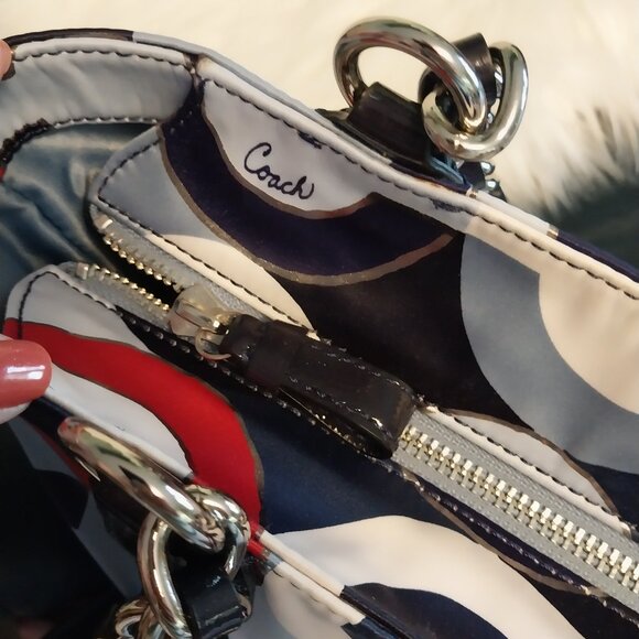 3695 Large Red, White & Blue Coach Tote Bag In Excellent Shape. - Picture 13 of 14